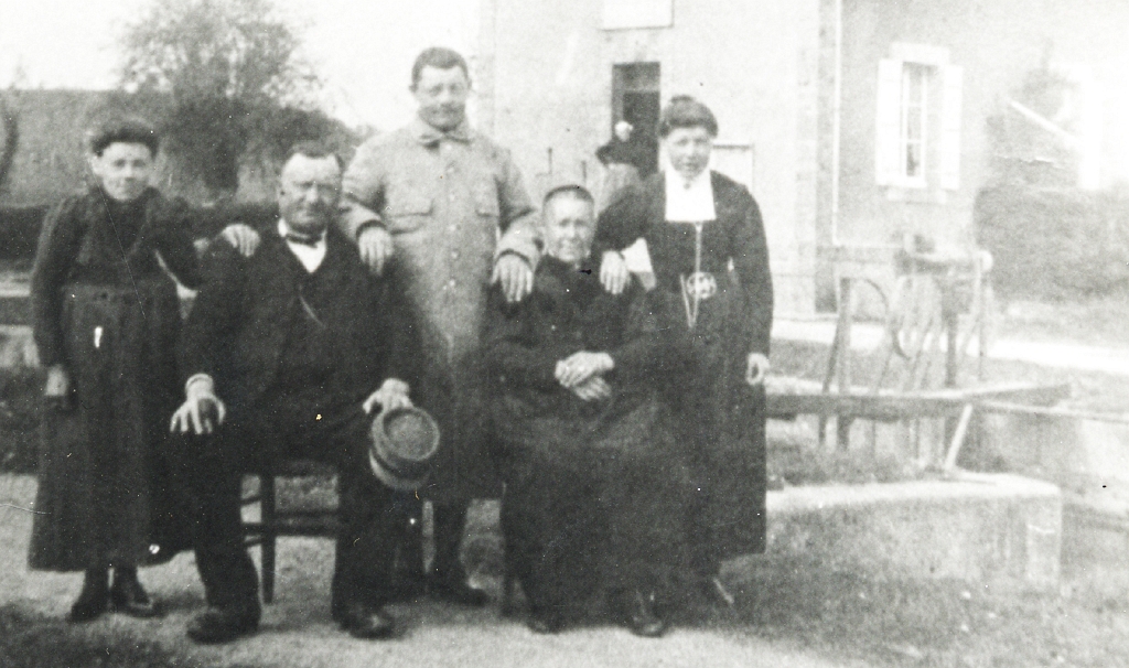 19200000sc PONT-FARCY Alfred Lecanu éclusier de Pont-Farcy et sa famille 2.jpg
